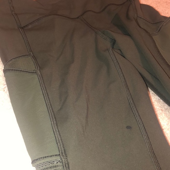 Olive green Lululemon leggings with pocket & mesh - Picture 4 of 4